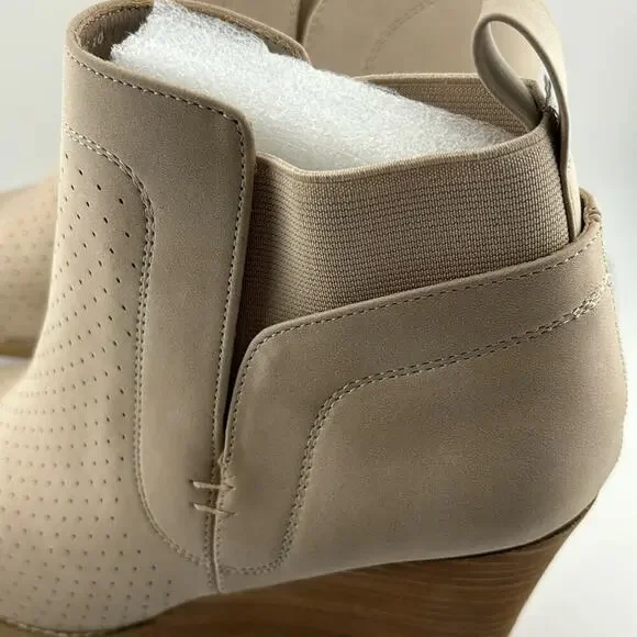 DV by Dolce Vita Women's Boots Sz 10 Bootie Beige Gerdy Elastic Ankle Wedge NWOT - Picture 7 of 11